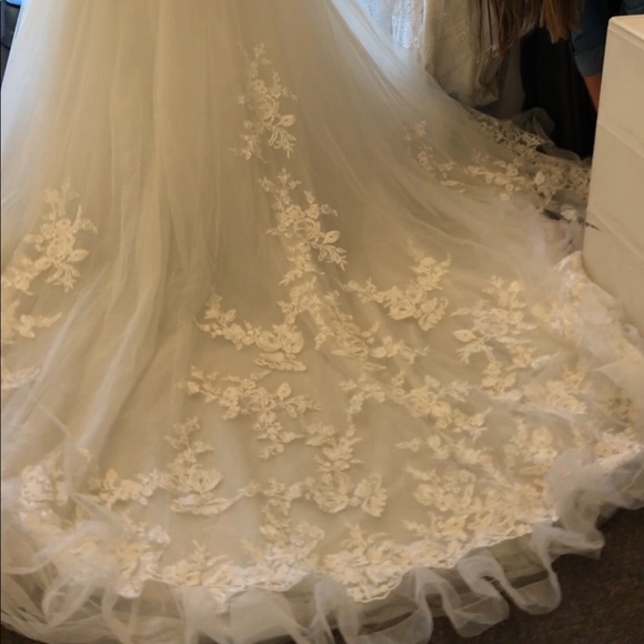 New unworn wedding dress - Picture 5 of 5